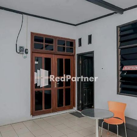 Pondok Damai Guest House Syariah Mitra Reddoorz チルボン エクステリア 写真