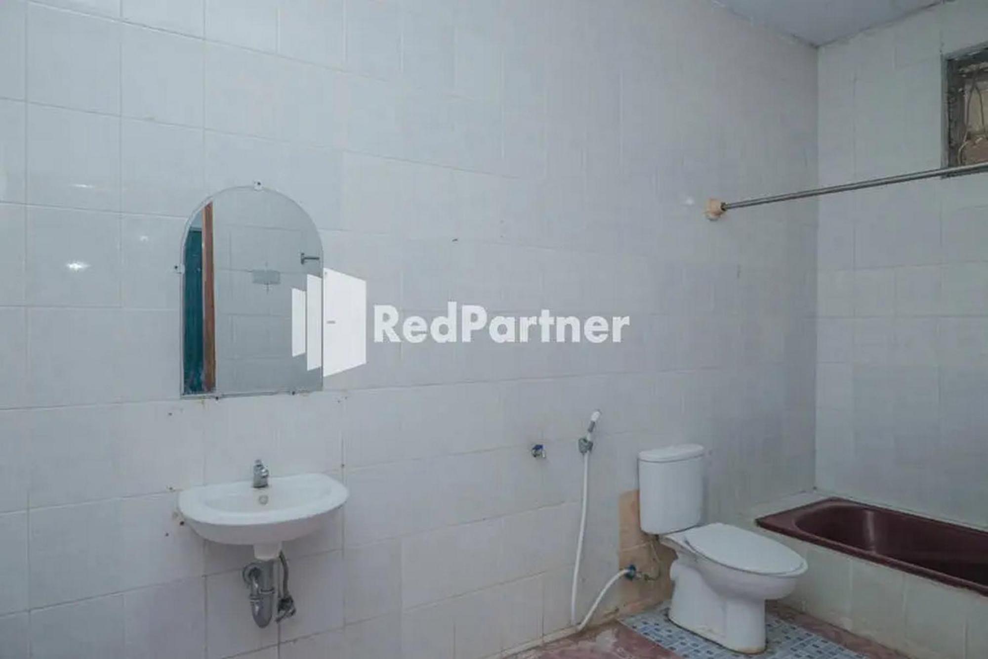 Pondok Damai Guest House Syariah Mitra Reddoorz チルボン エクステリア 写真
