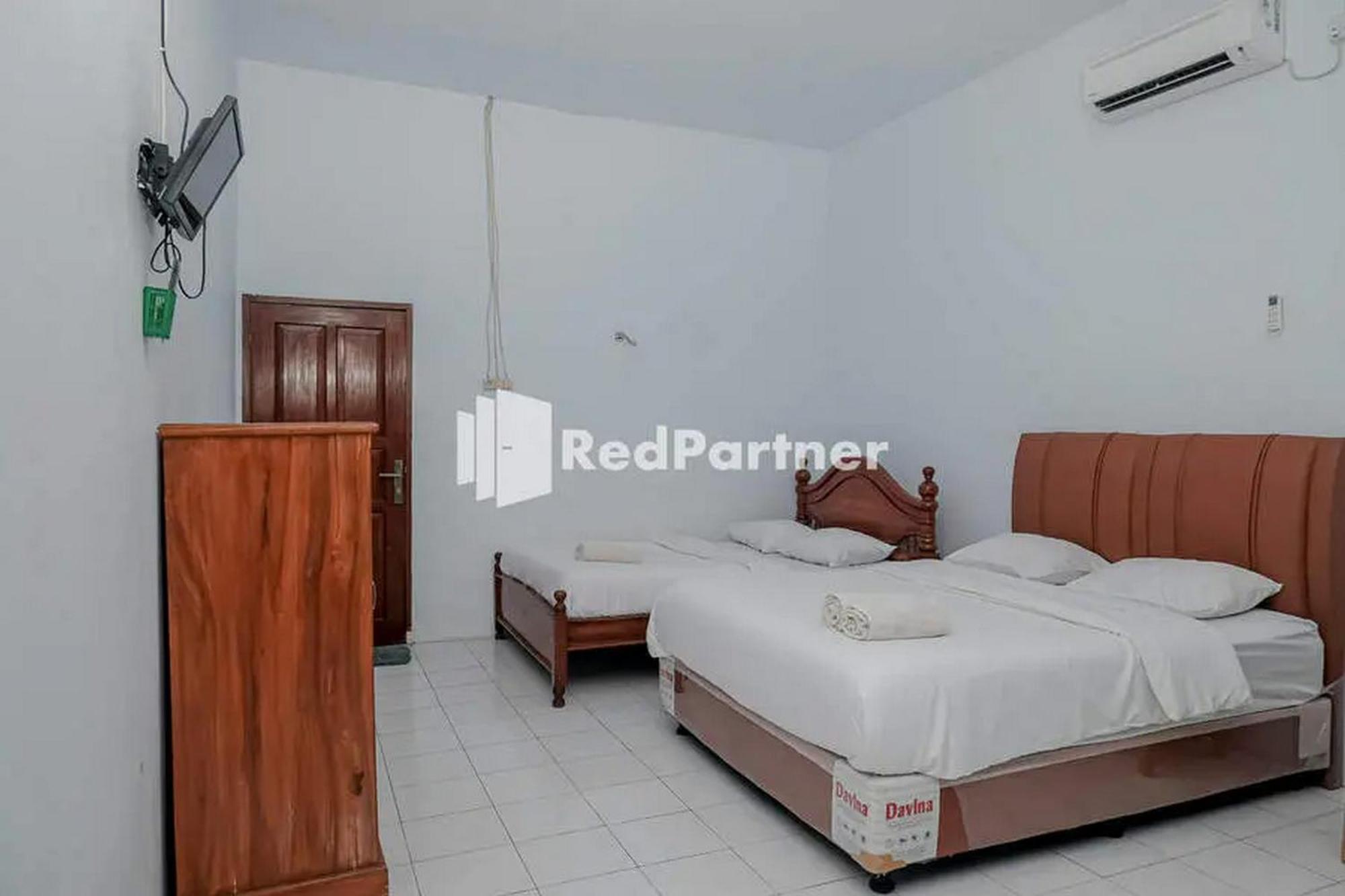 Pondok Damai Guest House Syariah Mitra Reddoorz チルボン エクステリア 写真