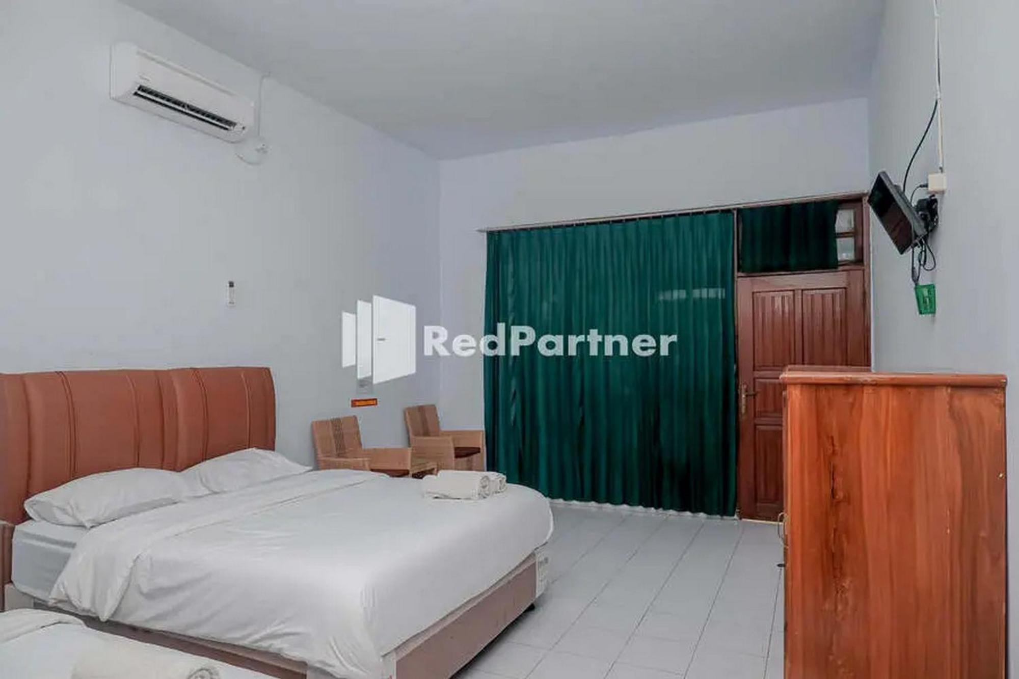 Pondok Damai Guest House Syariah Mitra Reddoorz チルボン エクステリア 写真