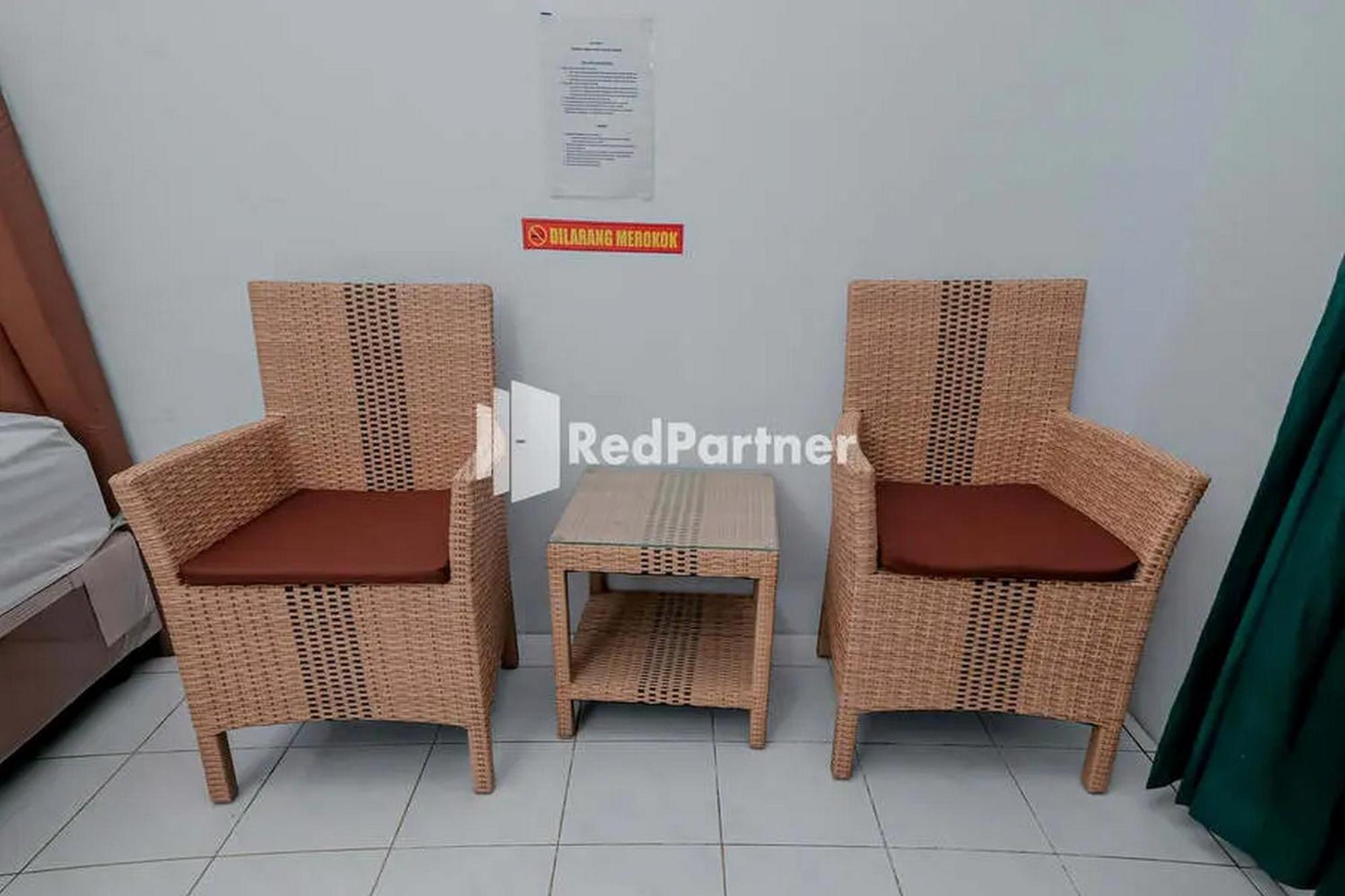 Pondok Damai Guest House Syariah Mitra Reddoorz チルボン エクステリア 写真